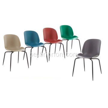 Трэйсі Лідас, якія складаюцца з пластыкавых крэслаў для выкарыстання ў памяшканні